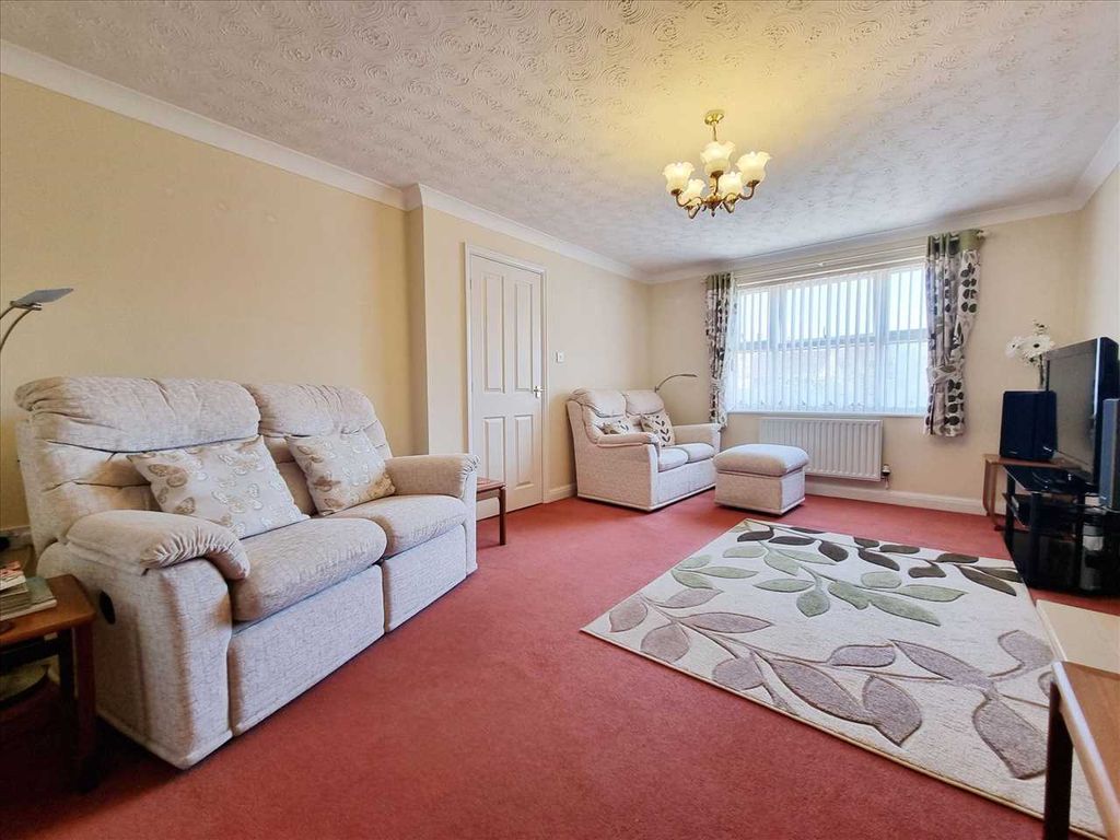 Property photo 2 of 14 Lounge: