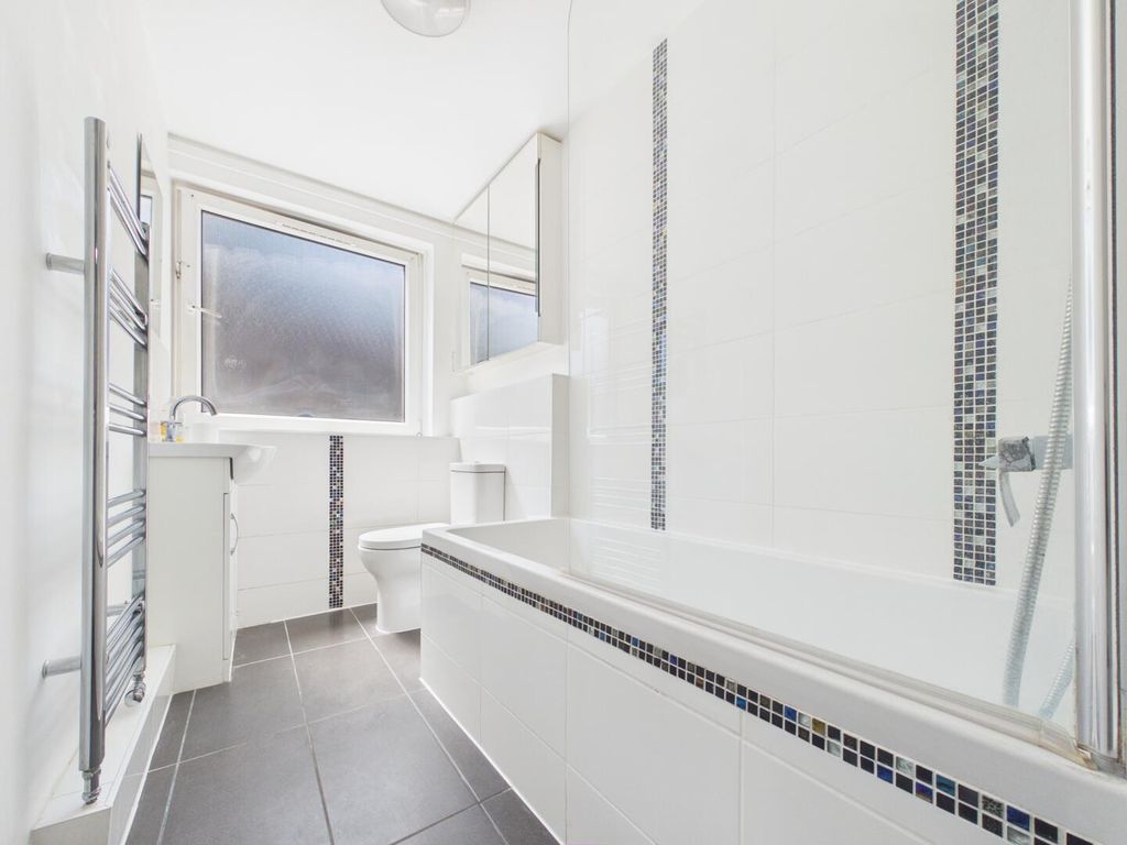 Property photo 3 of 13 Bathroom