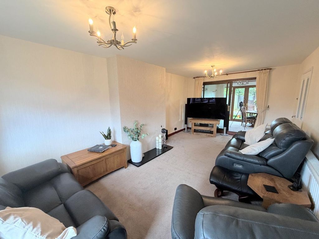Property photo 2 of 13 Lounge