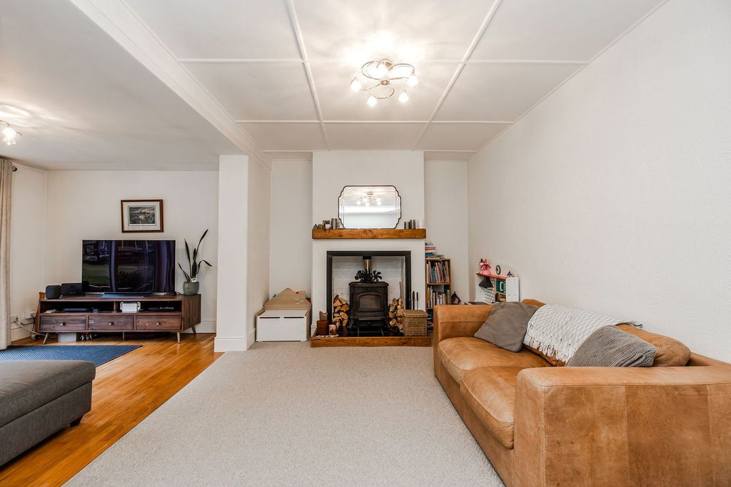 Property photo 2 of 32