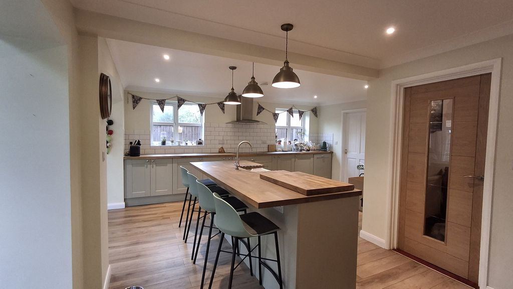 Property photo 2 of 20 Kitchen