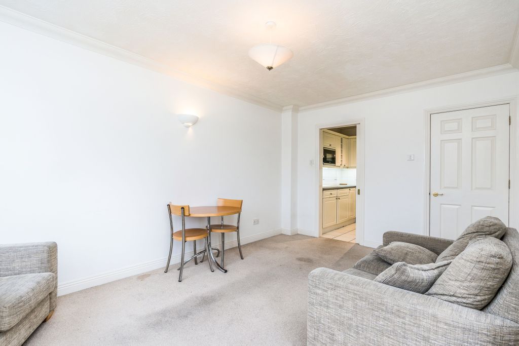 Property photo 1 of 11 Living Room