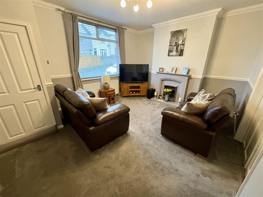 Property photo 2 of 11 Living Room