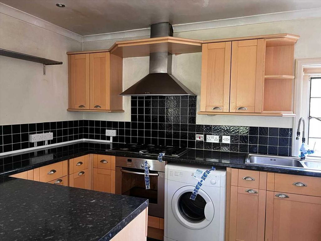 Property photo 3 of 9 Kitchen