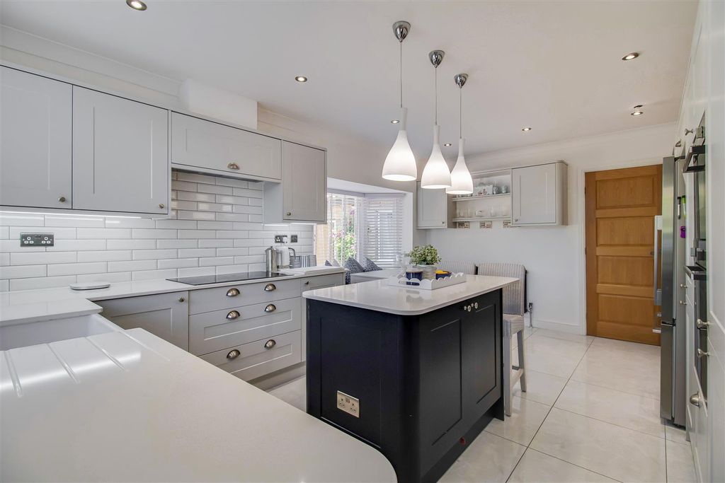 Property photo 3 of 24