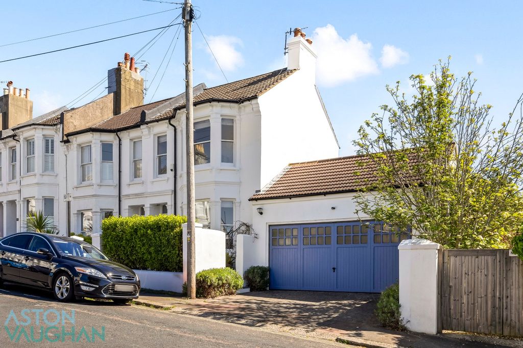 Property photo 1 of 20 4963970