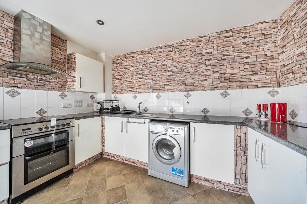 Property photo 2 of 19 Kitchen