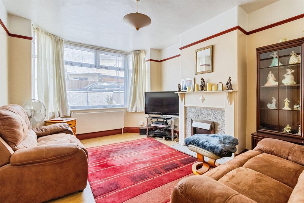 Property photo 2 of 18