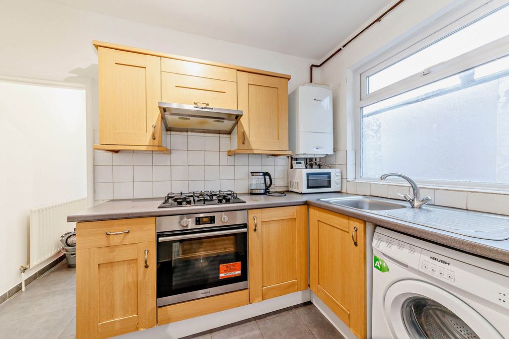 Property photo 2 of 8 Kitchen