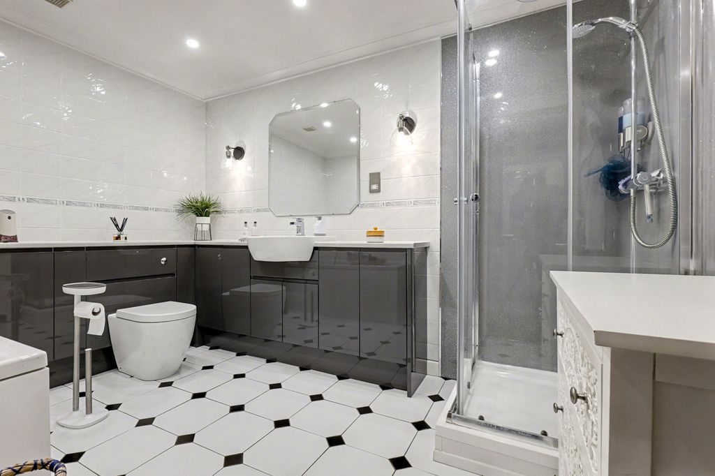 Property photo 2 of 34