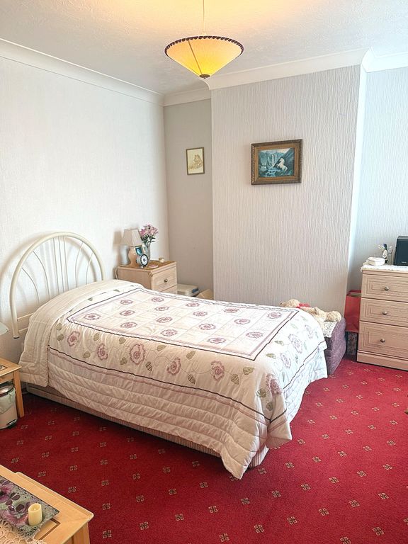 1 bed flat for saleCardiff CF11 photo 4
