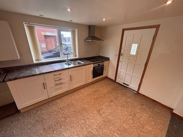 Property photo 3 of 9 Kitchen 1