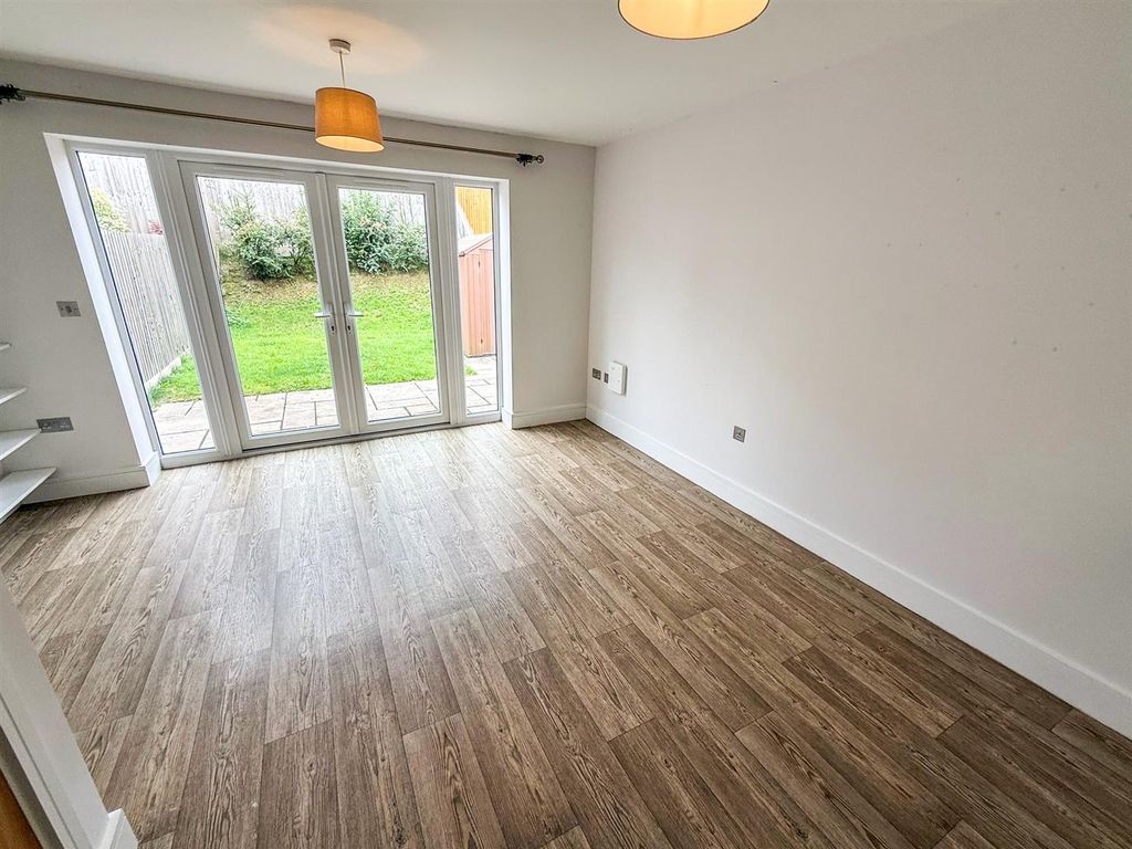 Property photo 2 of 12 Lounge/ Dining Room