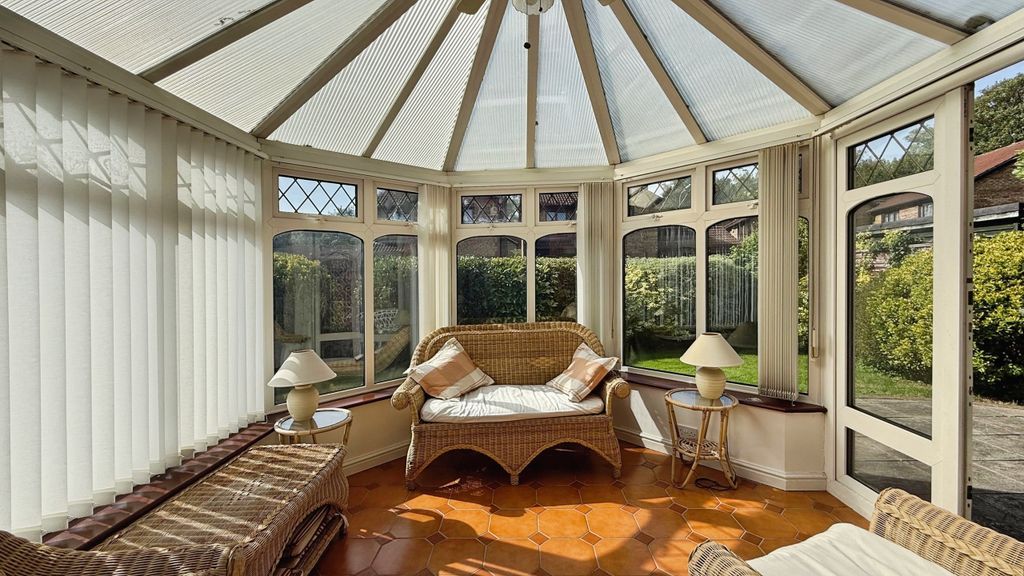 Property photo 2 of 29 Conservatory