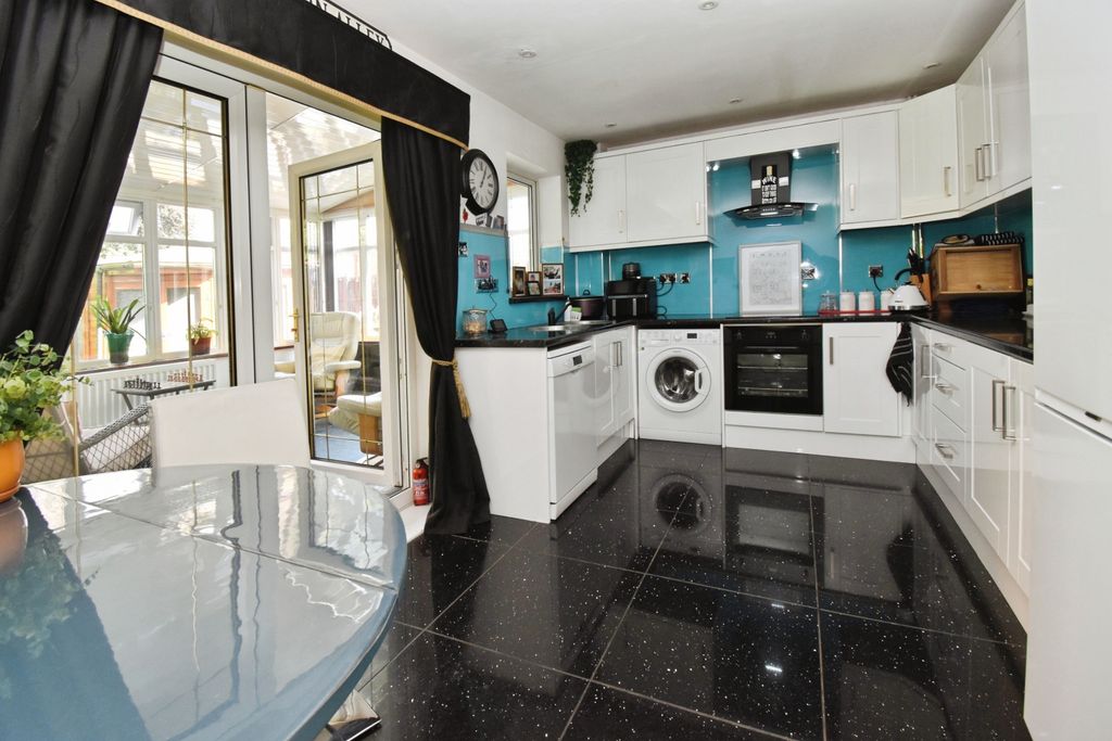 Property photo 2 of 12 Kitchen Diner