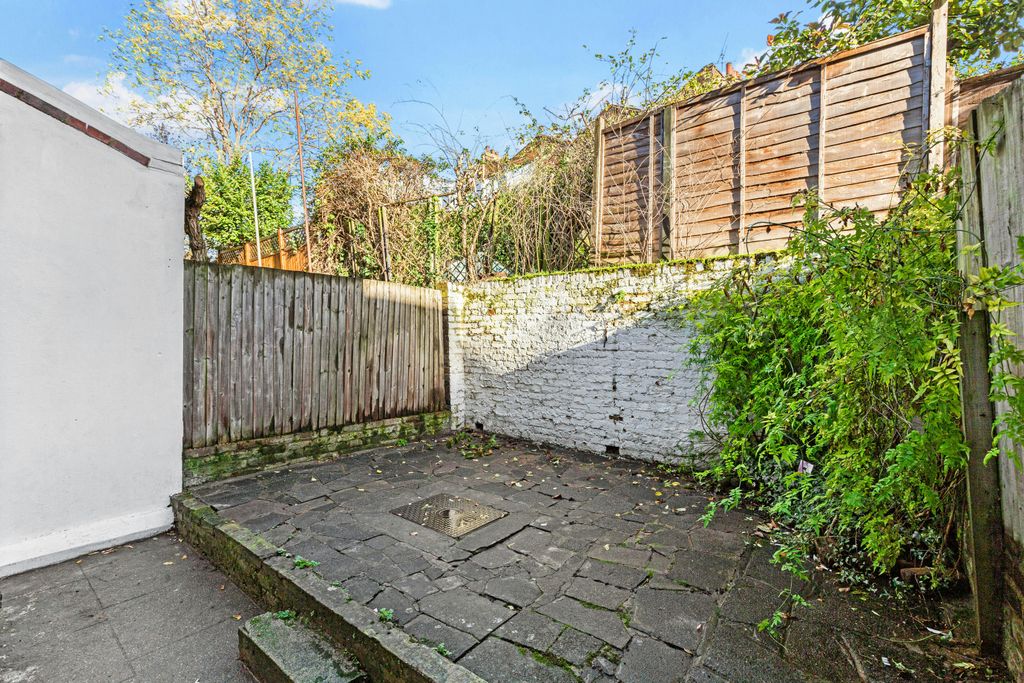 Property photo 1 of 8 Private Garden