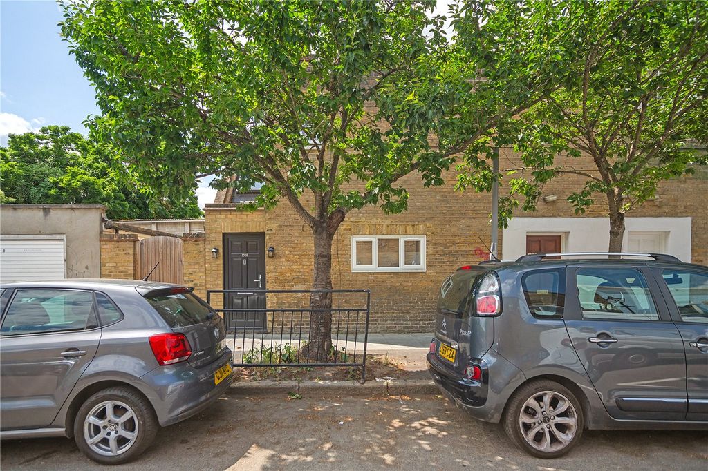 Property photo 3 of 21 External