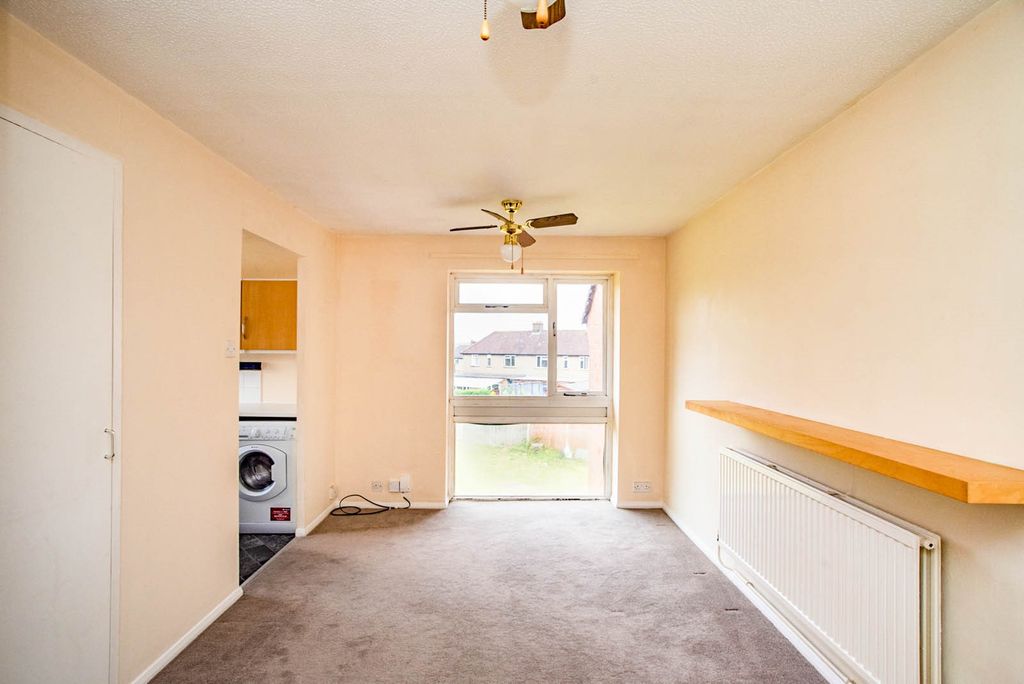 Property photo 3 of 7 Balcony