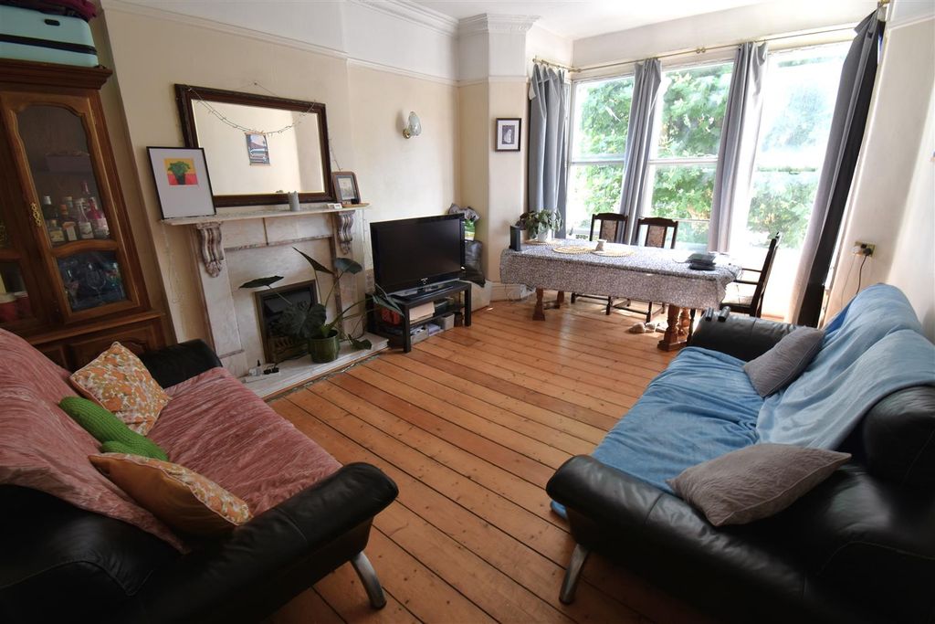 Property photo 2 of 14