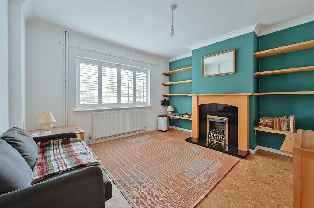 Property photo 2 of 13 22 Lawn Ave-3.Jpg