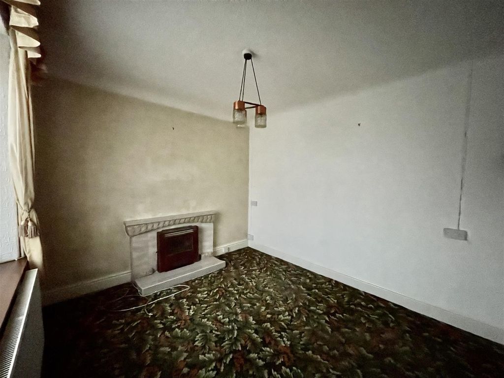 Property photo 2 of 16 Lounge