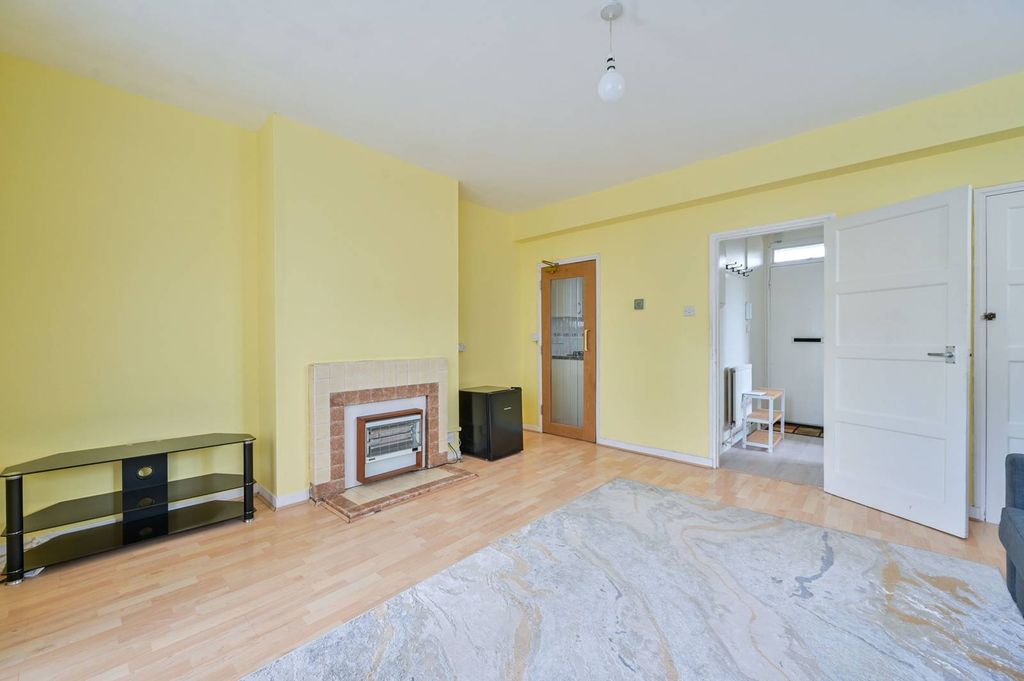 Property photo 3 of 9