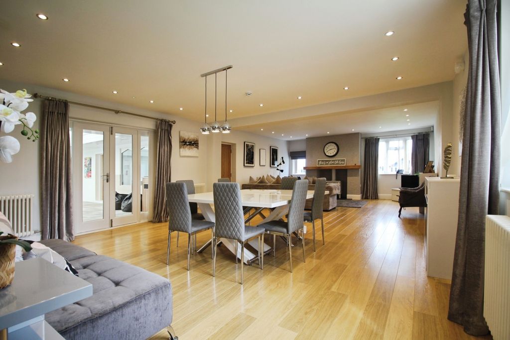 Property photo 2 of 33 Picture No. 03