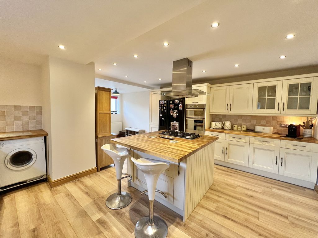 Property photo 3 of 24