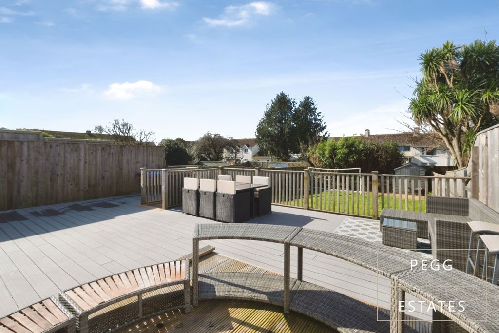 Property photo 3 of 32