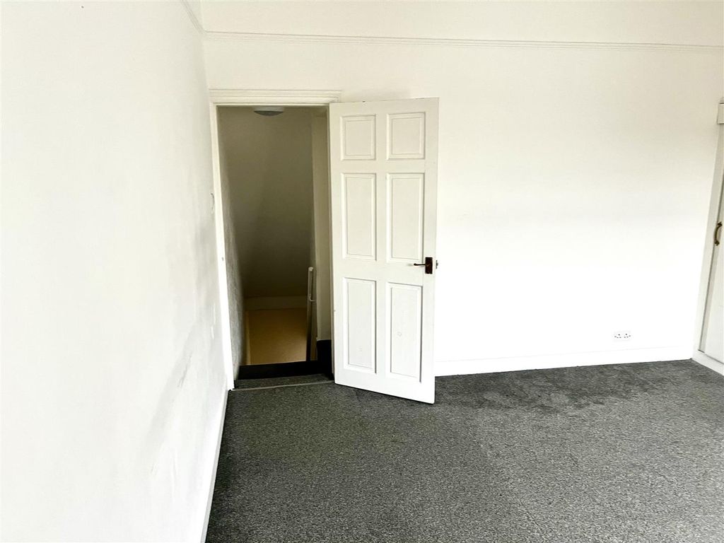 Property photo 1 of 13 Living Room