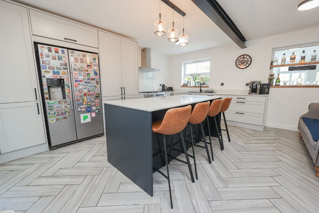 Property photo 2 of 27 4293063