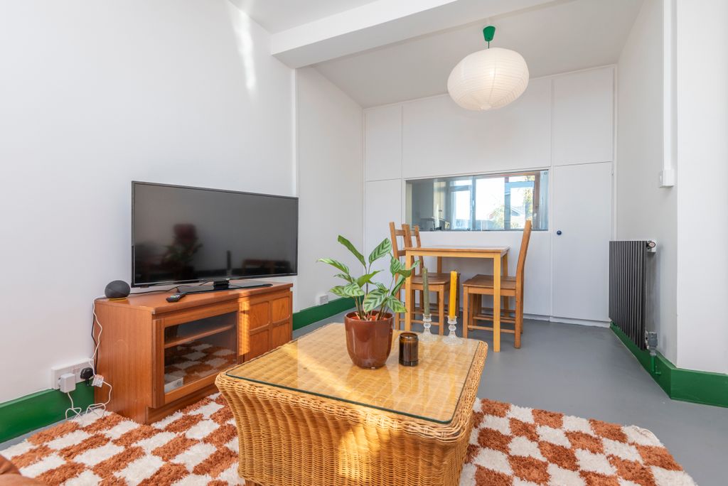 Property photo 2 of 26