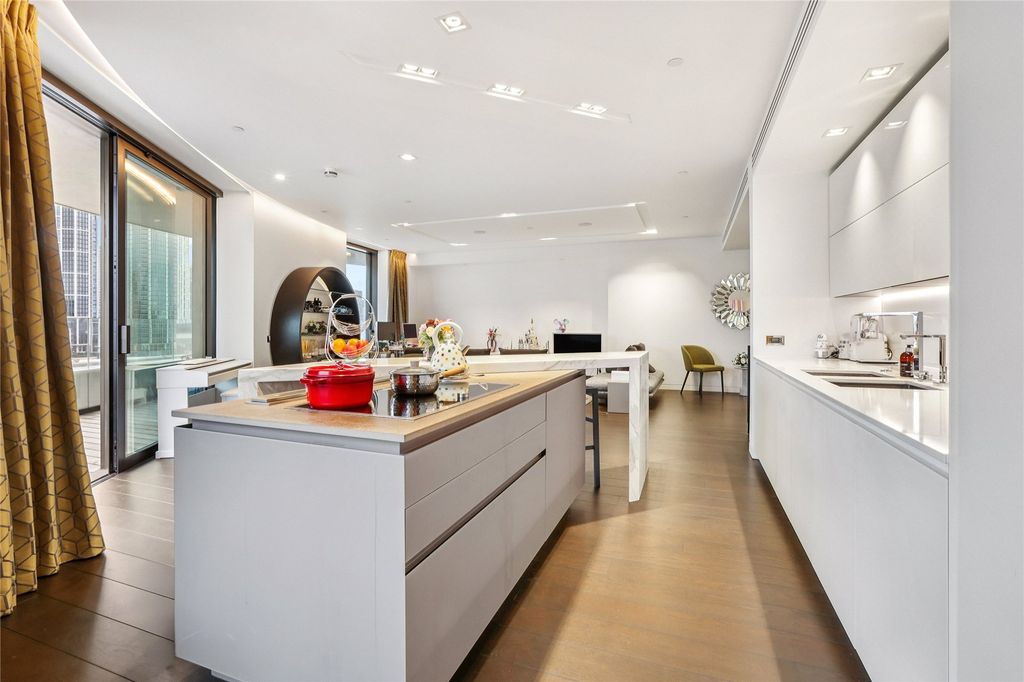 Property photo 3 of 11 Kitchen