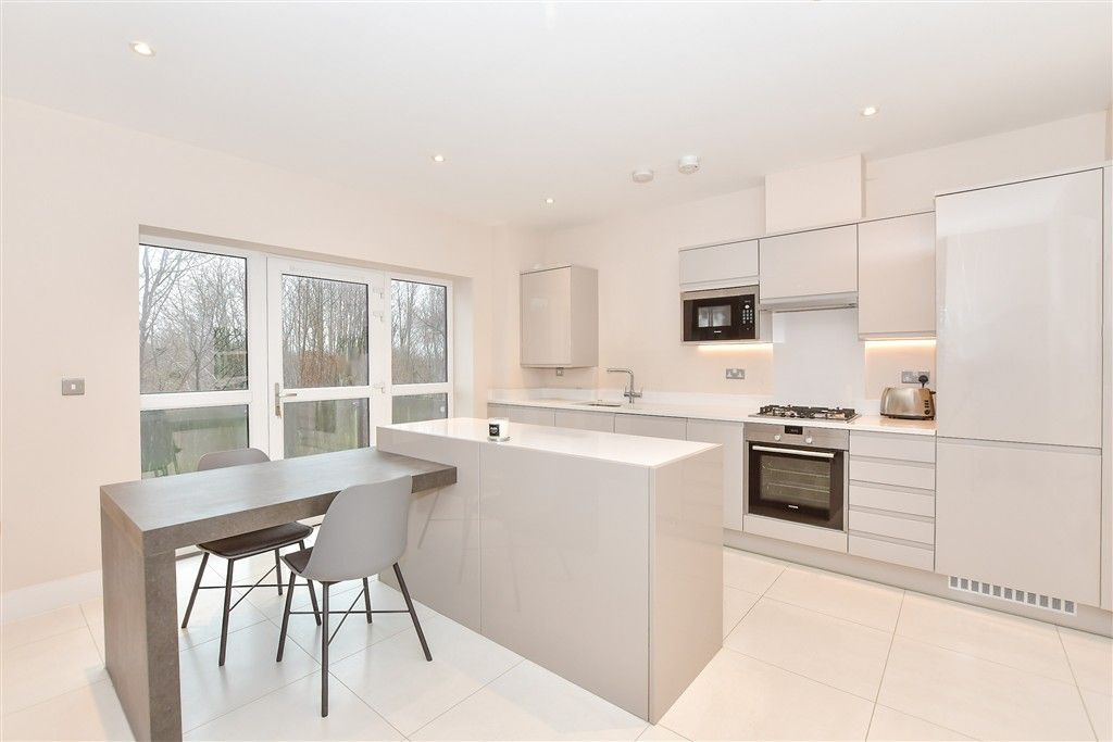 Property photo 2 of 16 Kitchen/Lounge