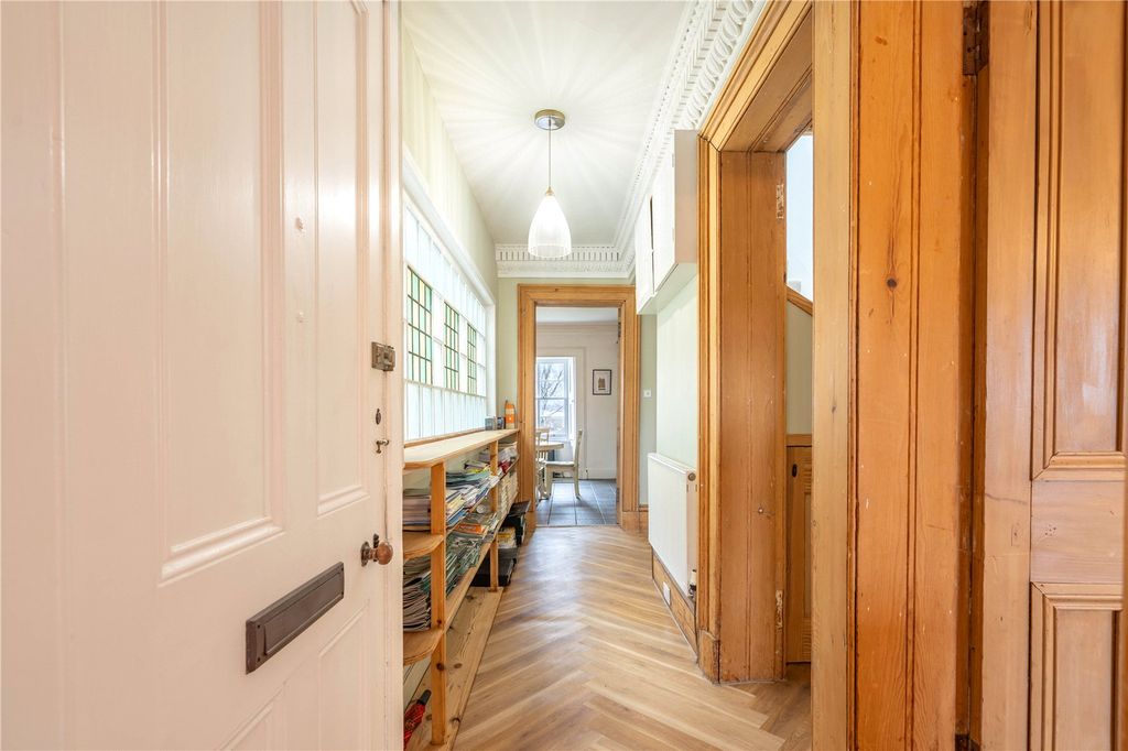 Property photo 3 of 39 9 Kirklee Terrace