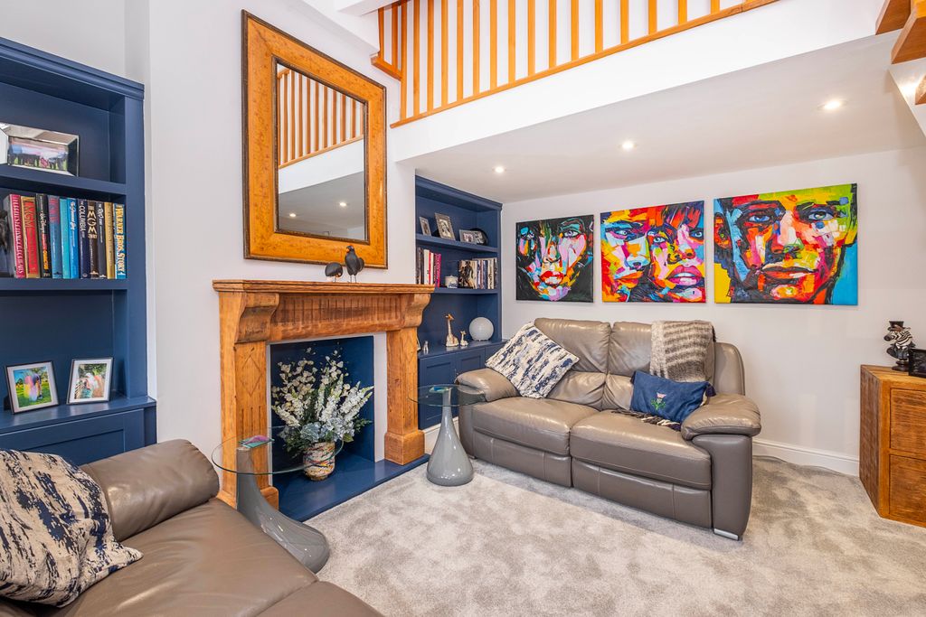 Property photo 3 of 17