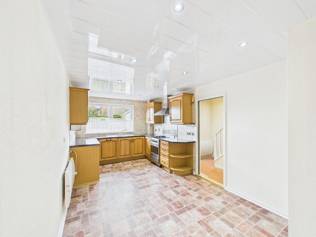 Property photo 2 of 15 4528092