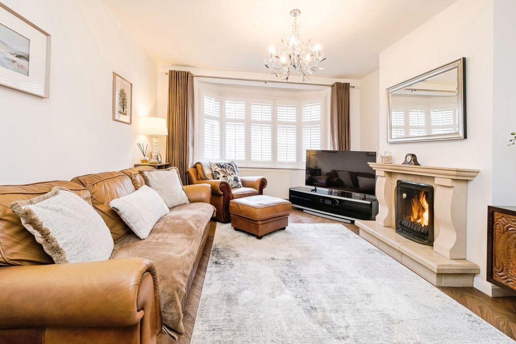 Property photo 3 of 31 Pbox-Img.Jpg
