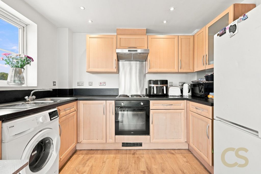 Property photo 3 of 15 5366074