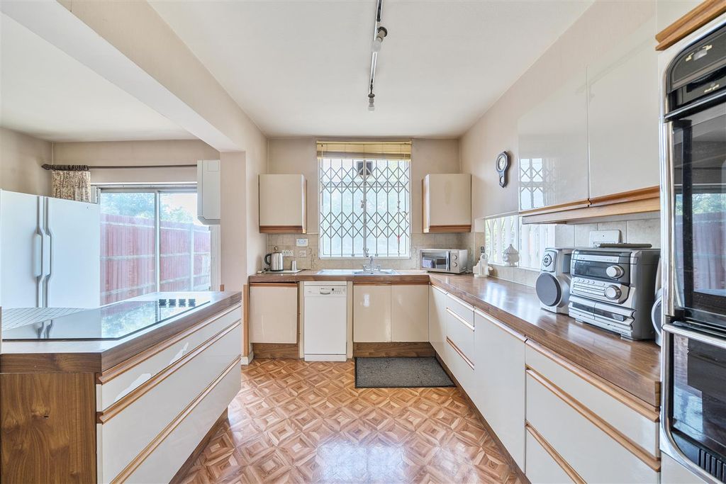 Property photo 3 of 14 Kitchen.Jpg