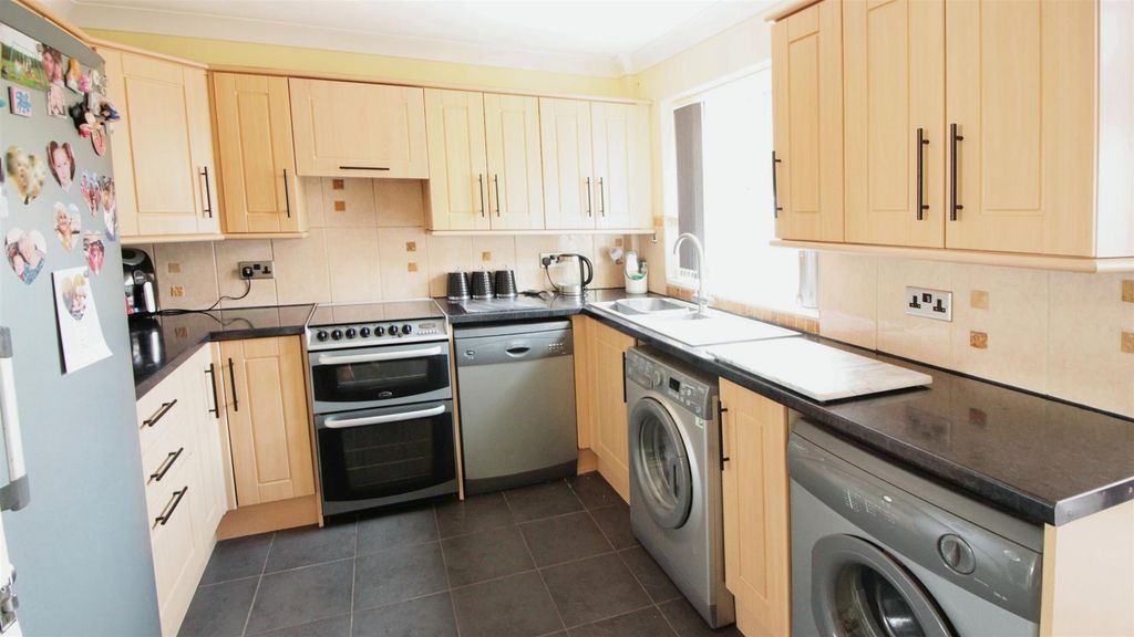Property photo 3 of 14 Kitchen/Dining Room