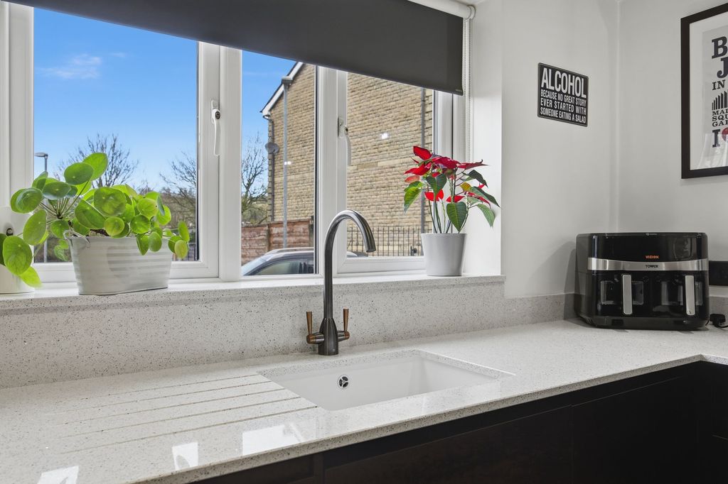 Property photo 3 of 35