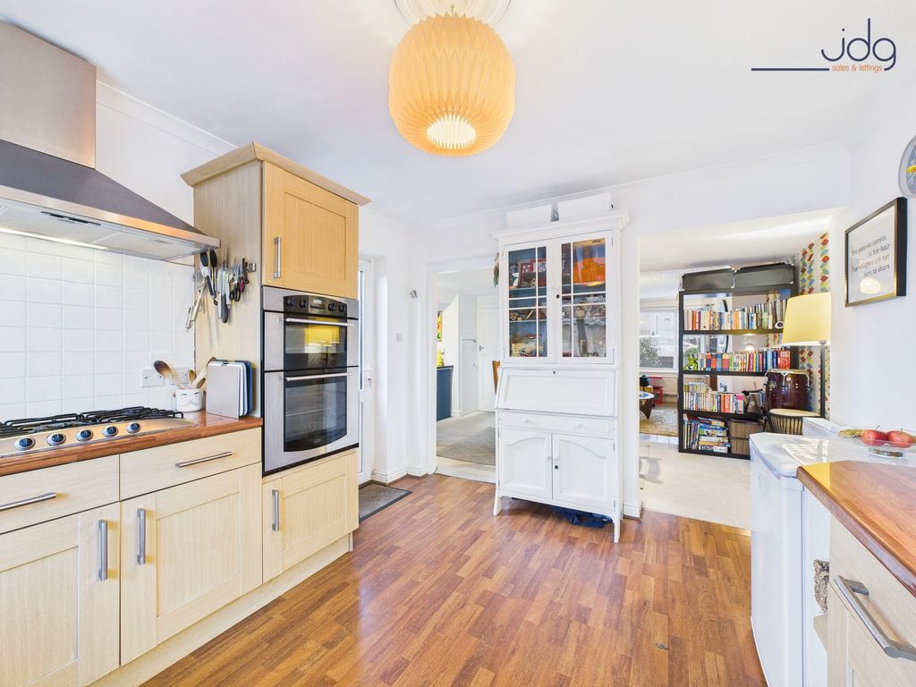 Property photo 3 of 15 Kitchen