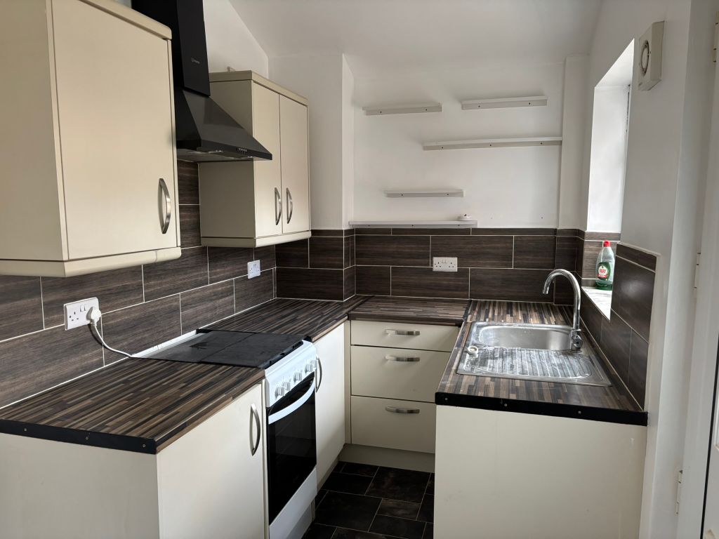 Property photo 2 of 9 Kitchen