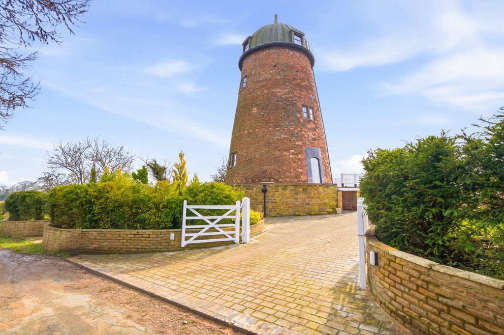 Property photo 1 of 32