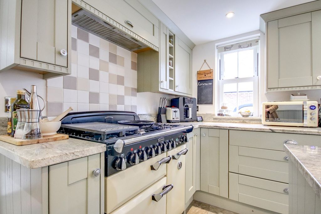 Property photo 3 of 21