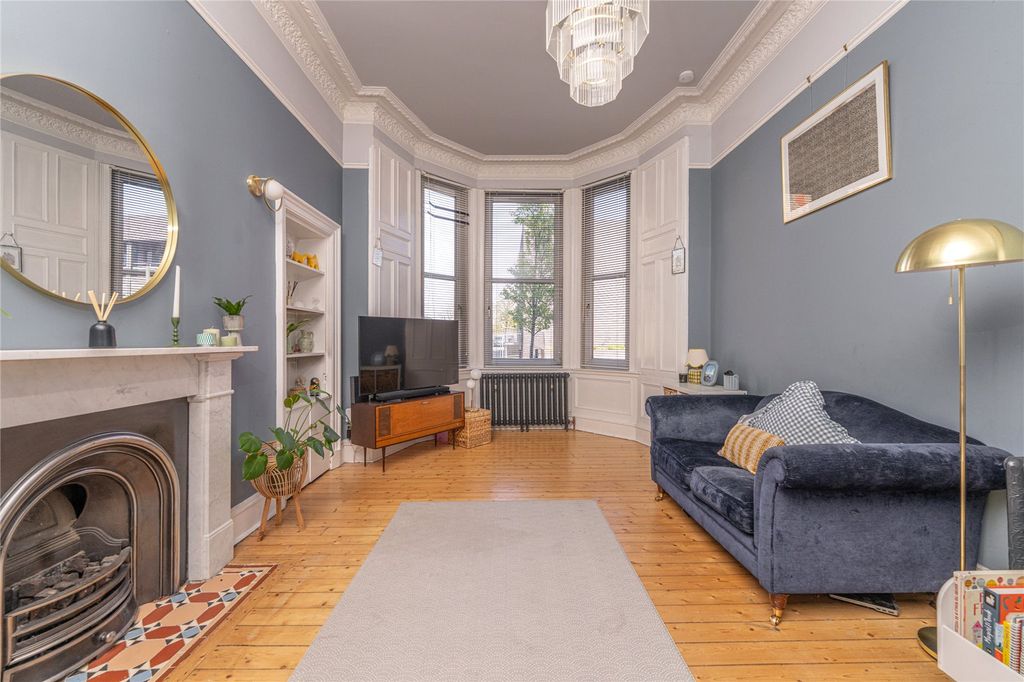 Property photo 3 of 29 Lounge Alt