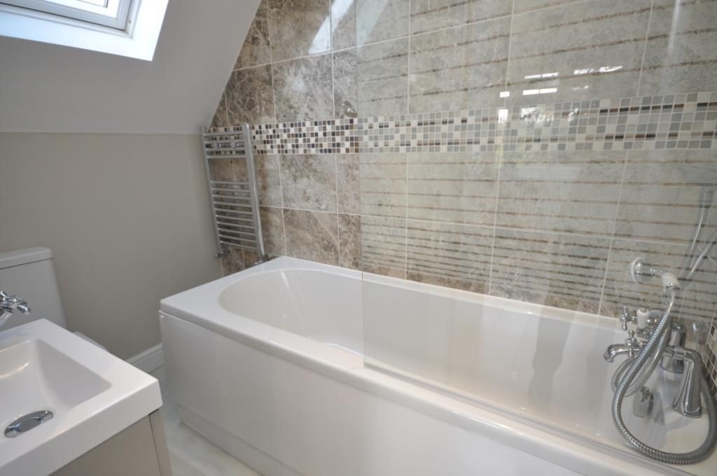 Property photo 3 of 6 Bathroom.Jpeg