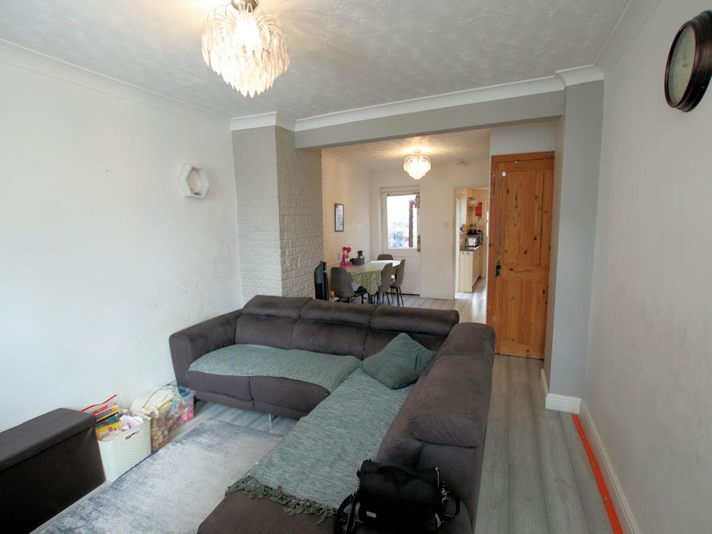Property photo 2 of 11 Lounge.Jpg