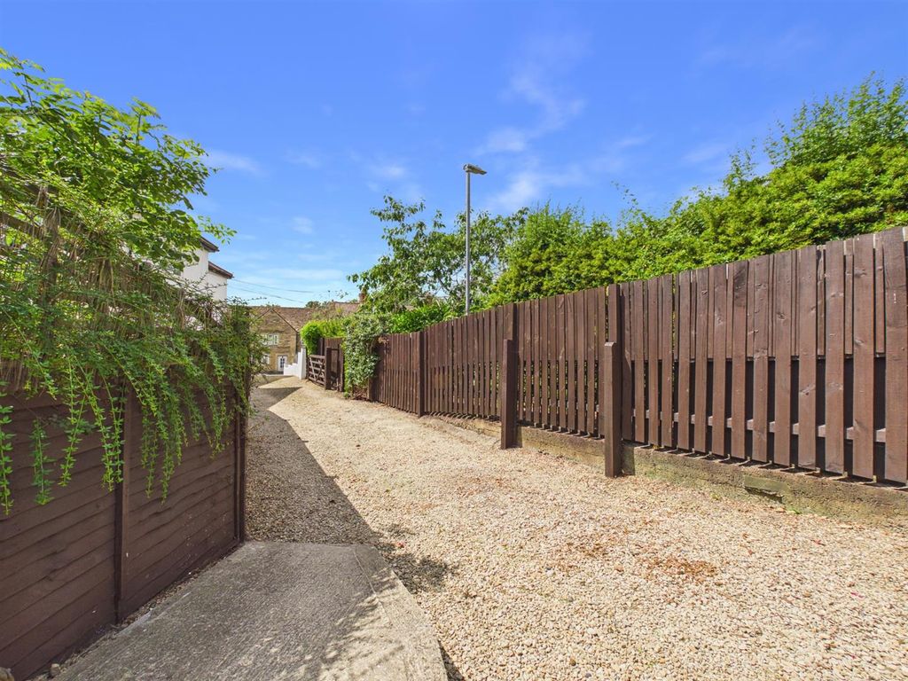 Property photo 2 of 17 Driveway